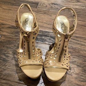 Carlos Santana beige wedges